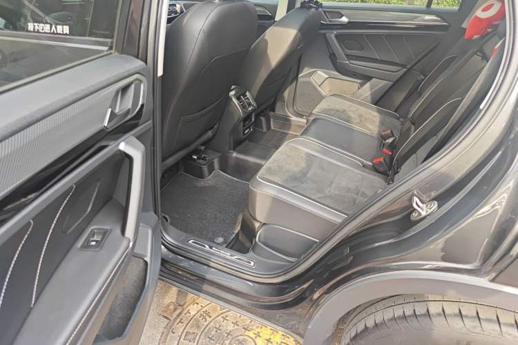 Used Volkswagen Tayron 2020 330TSI Two-Wheel Drive Luxury Connected Pro Edition Left Rear Seat