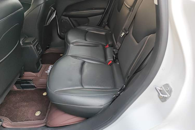 Used Jeep Compass 2017 200T Automatic Family Edition Interior 4