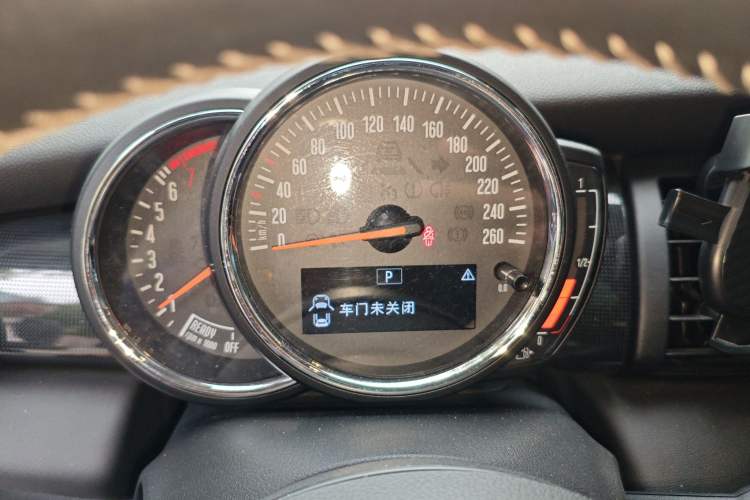 Used MINI MINI 2018 1.5T COOPER Artist
