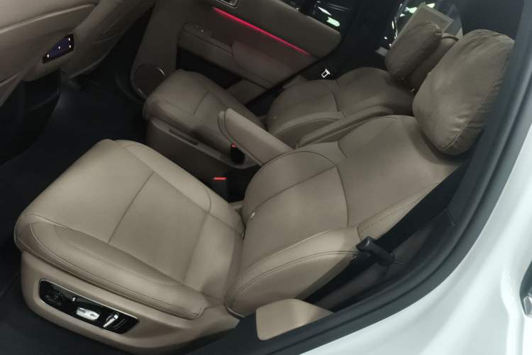 Used Li Auto L8 2025 Pro Smart Refresh Edition
