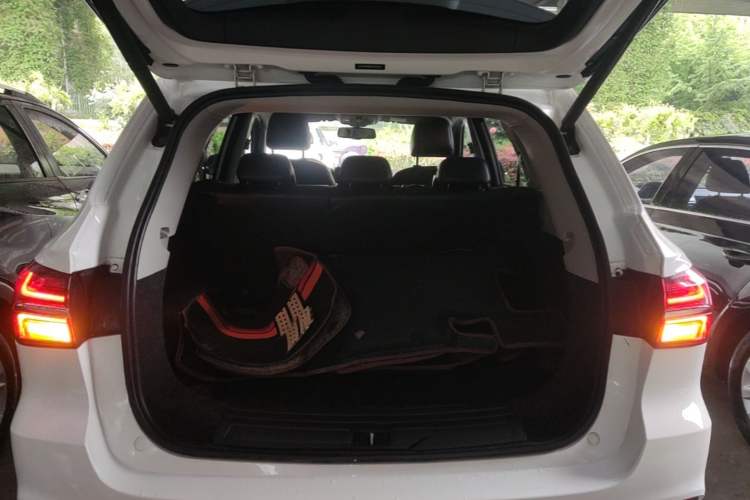 Used Roewe RX5 2018 30T Two-Wheel Drive Automatic Internet Smart Edition
