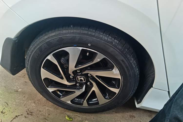 Used Honda Civic 2016 220TURBO CVT Luxury Edition Exterior 5