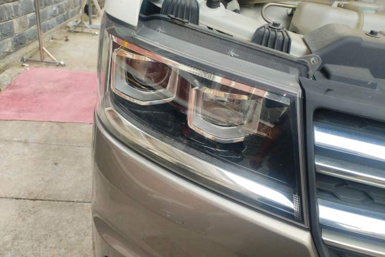 Used Jinbei New Hiace S 2023 1.5L Wealth Edition Passenger Van 5/6/7-Seater Central Air Conditioning Version SWC15M Right Front Headlight