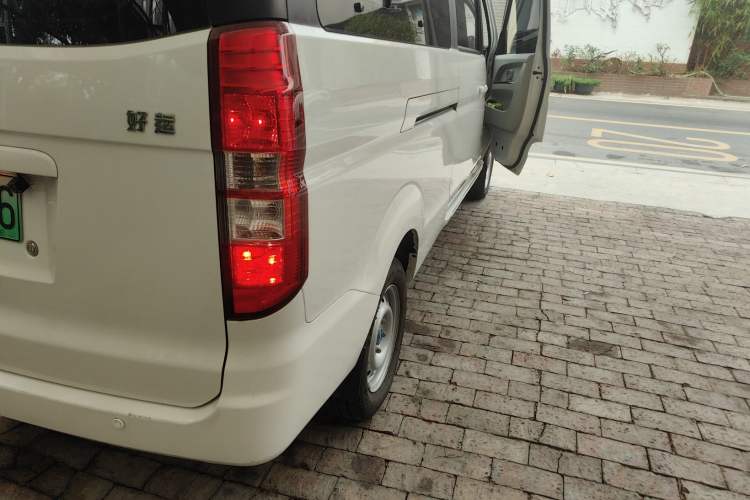 Used SRM Haoyun 2025 Standard Model Ningde 41.86kWh 305KM 6 Seats Right Rear Taillight