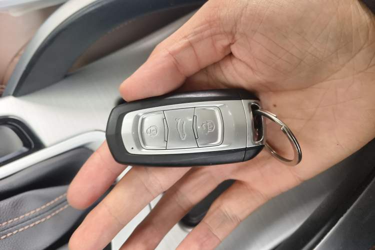 Used Geely Auto Emgrand X7 Sport 2016 1.8TD Automatic ZhiZun Version
