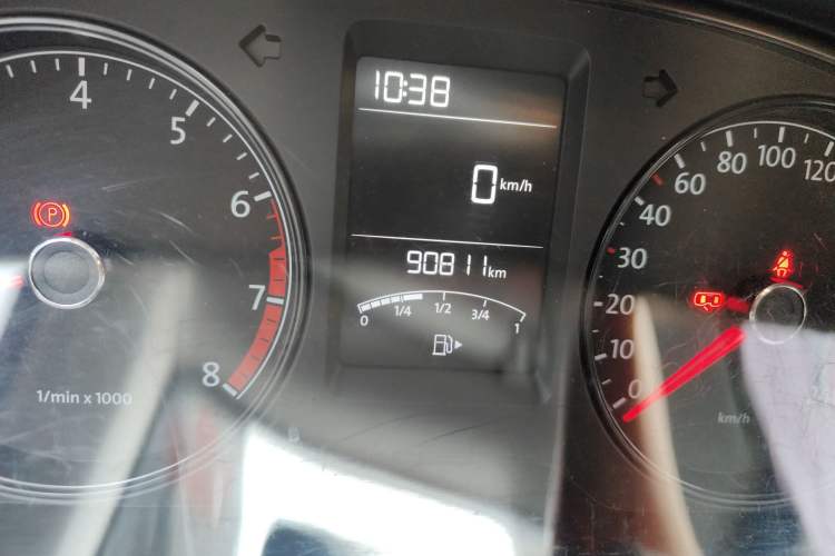 Used Volkswagen Lavida 2013 Revised Classic 1.6L Manual Fashion Edition Odometer Close Up