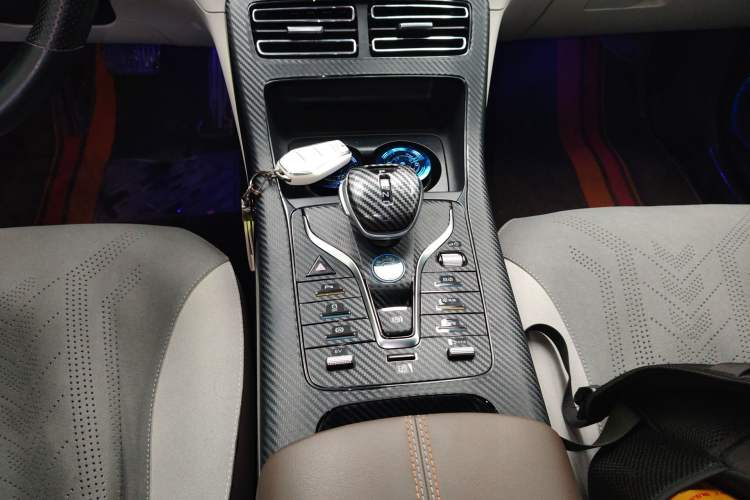 Used BYD Qin PLUS 2024 HONOR Edition DM-i 55KM Leading Model Gear Lever