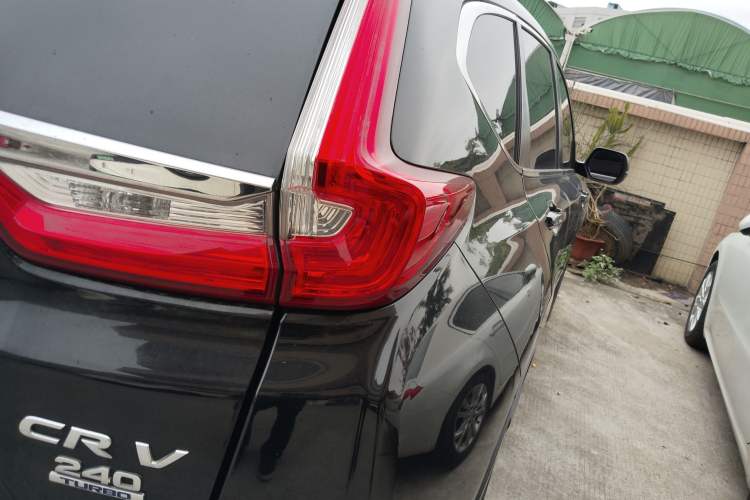 Used Honda CR-V 2017 240TURBO CVT Front-Wheel Drive Fashion Edition