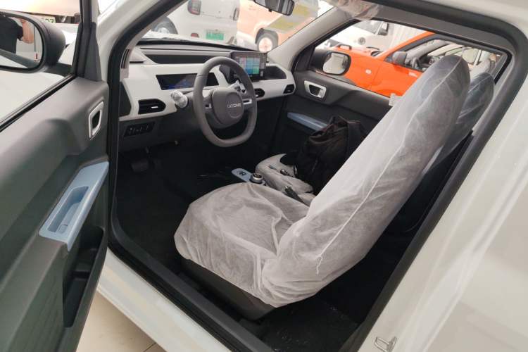 Used Geely Galaxy Panda 2024 Panda Mini 200km Endurance Bear
