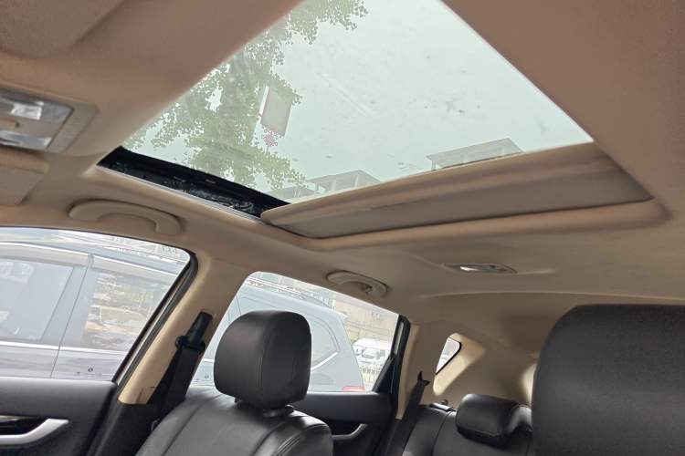 Used Dongfeng Aeolus AX7 2015 2.3L Automatic ZhiZun Version
