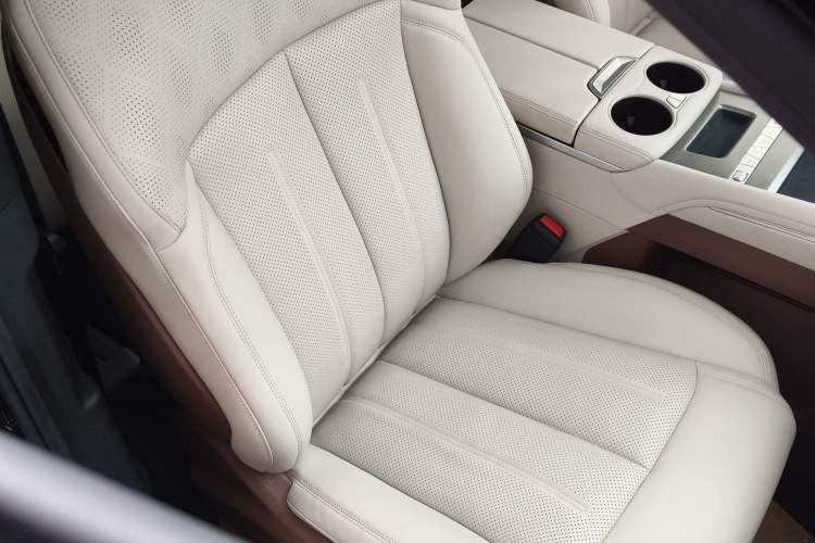 Used BYD Xia 2025 DM-i 1.5T 180km Excellence Model Right Front Seat