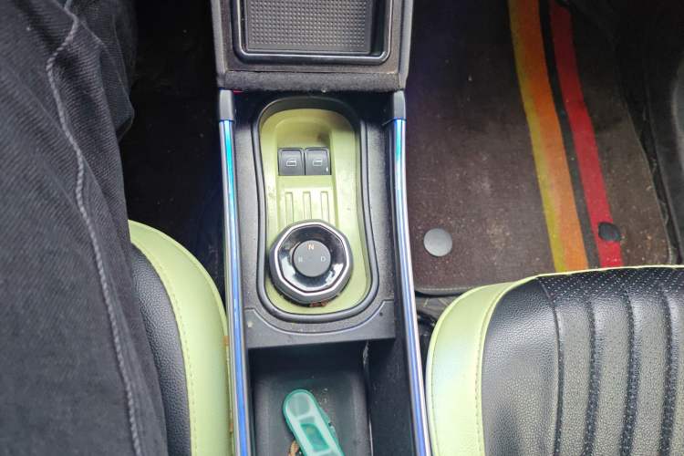 Used Geely Galaxy Panda 2023 Panda Mini 120km Super Cute Bear Gear Lever