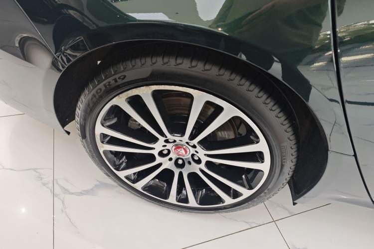 Used Jaguar XFL 2024 2.0T P250 Two-Wheel Drive Prestige Luxury Edition Right Rear Wheel Hub