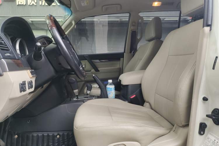 Used Mitsubishi Pajero  Left Front Seat