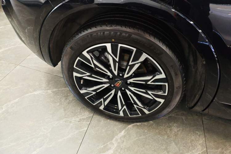 Used Hongqi HS5 2023 2.0T Four-Wheel Drive Flagship Pro Edition Right Rear Wheel Hub