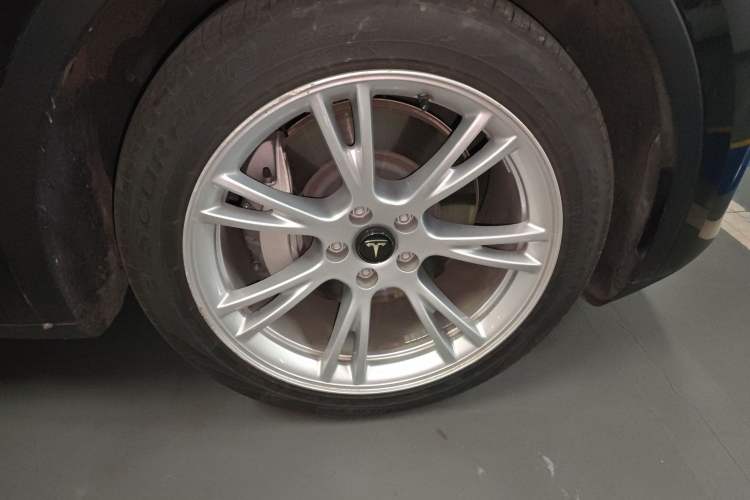 Used Tesla Model Y 2023 Long-Range All-Wheel-Drive Version
