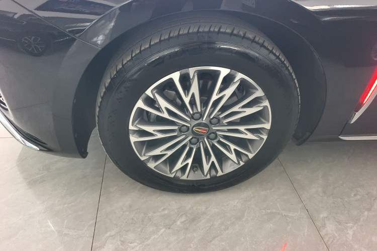 Used Hongqi H5 2024 2.0T Automatic Smart Connect Flagship Edition Left Front Wheel Hub