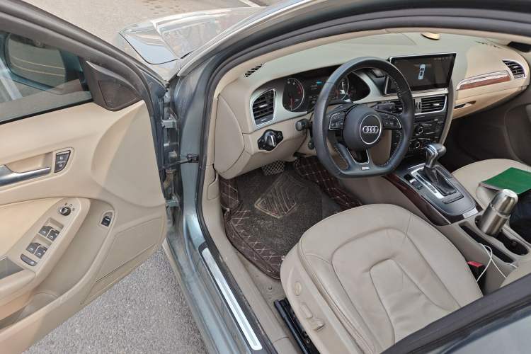 Used Audi A4L 2012 2.0 TFSI automatic Comfort trim level