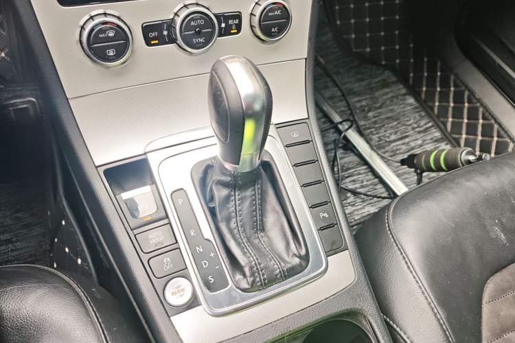 Used Volkswagen Magotan 2012 Facelift 2.0 TSI Prestige Model