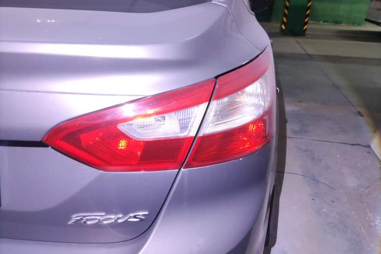 Used Ford Focus 2012 Sedan 1.6L Automatic Fashion Edition