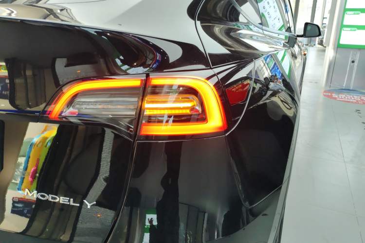 Used Tesla Model Y 2022 Rear-Wheel-Drive Version