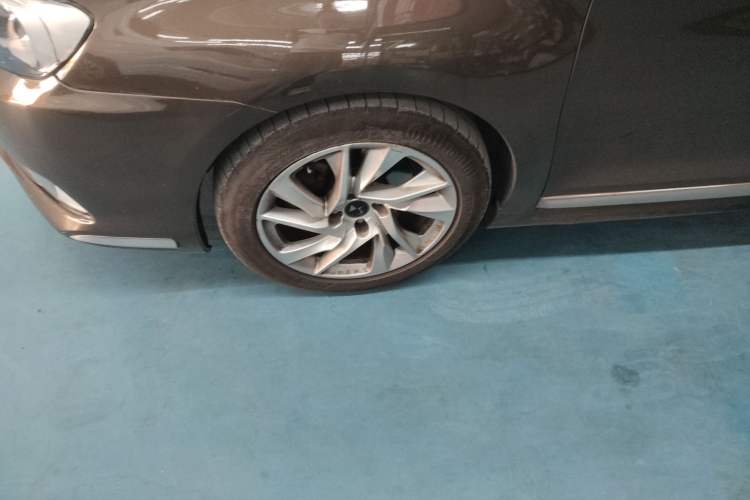 Used DS 5LS 2014 1.8L Elegant Edition VTi140