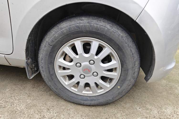 Used Wuling Rongguang V 2016 1.5L Standard Version Right Front Wheel Hub