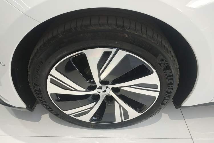 Used Nio ET5 2024 75 kWh Left Front Wheel Hub