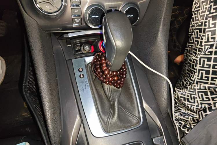 Used DS 5 2014 1.6T Elegant Version THP160 Gear Lever