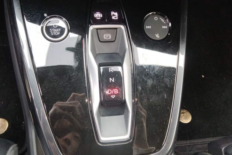 Used Audi Q4 e-tron 2023 50 e-tron quattro Visionary Edition Gear Lever