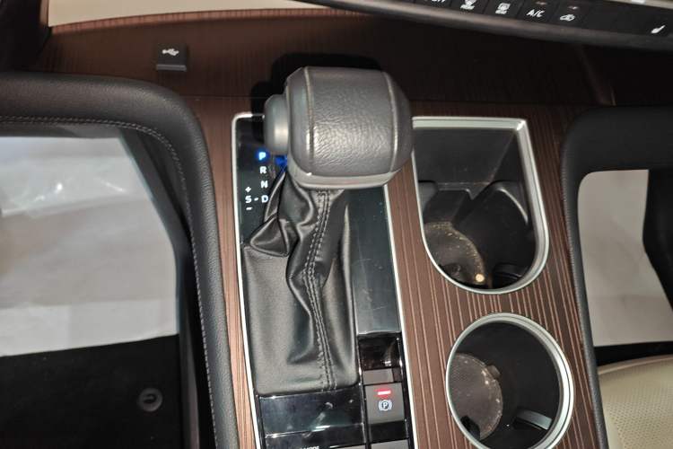 Used Toyota Granvia 2023 2.5L Hybrid Prestige PLUS Edition Gear Lever