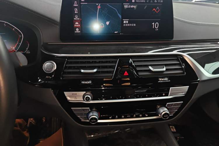 Used BMW 5 Series 2020 530Li Leading Model M Sport Package Audio And AC Panel