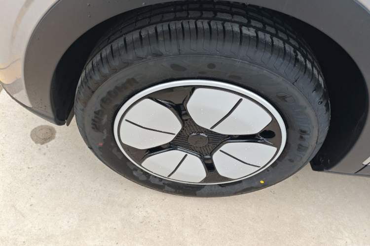 Used Geely Galaxy Geome 2026 Model 410km Carefree Edition Left Front Wheel Hub