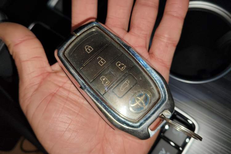 Used Toyota Sienna 2023 2.5L Hybrid Deluxe Edition