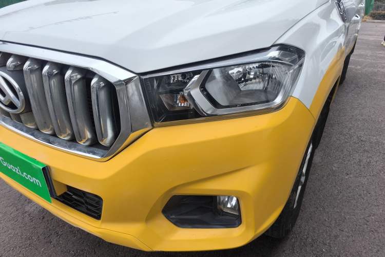 Used SAIC MAXUS T60 2022 5th Anniversary Edition 2.0T Diesel Manual Two-Wheel Drive High Ground Clearance Comfortable Version with Extended Cabin
