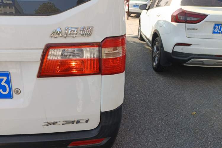 Used Jinbei Hiace X30 2023 1.5L Super-Comfortable Passenger Van 5/6/7-Seater Non-Air-Conditioned Version Model SWC15M
