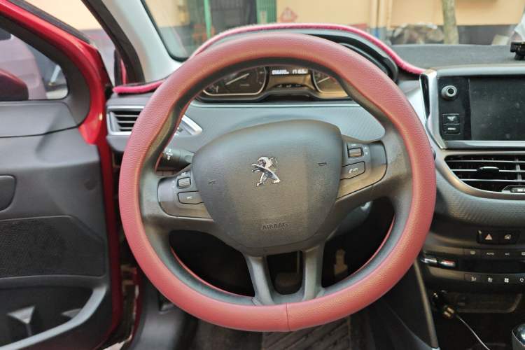 Used Peugeot 2008 2014 1.6L Automatic Fashion Edition Steering Wheel