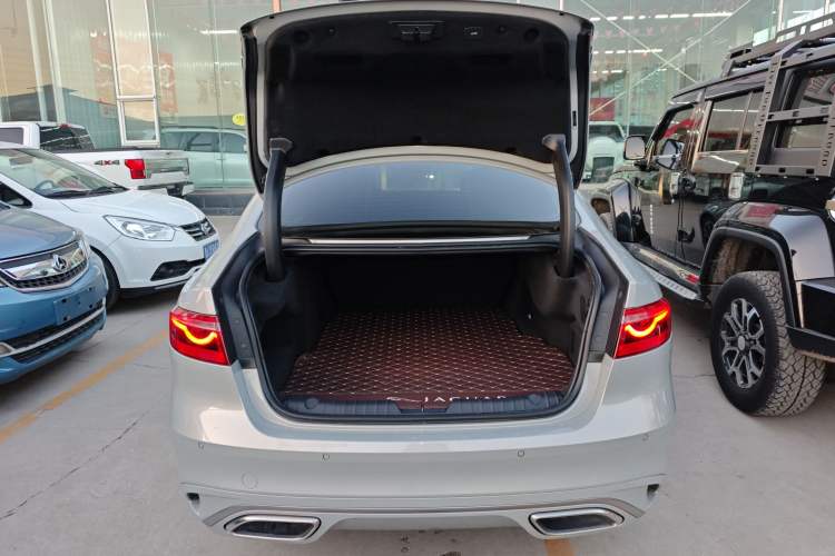 Used Jaguar XFL 2024 2.0T P250 Two-Wheel Drive Prestige Luxury Edition