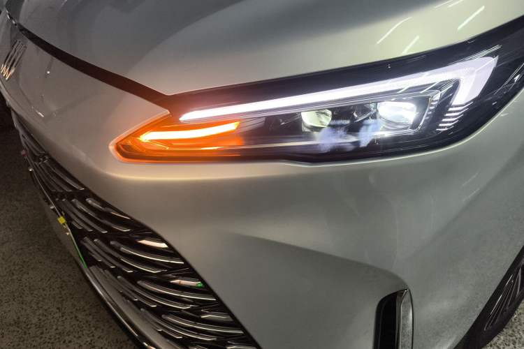 Used Buick GL8 New Energy 2025 Lushang First-Drive Edition 7-Seater
