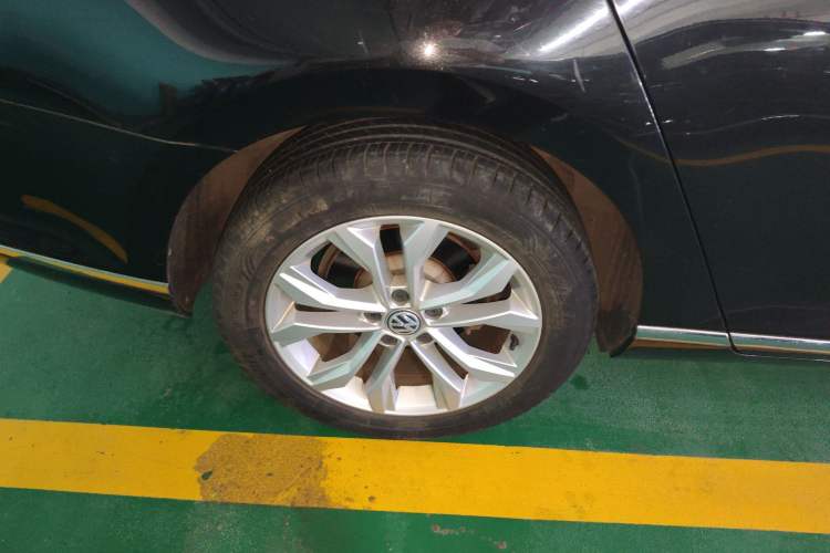 Used Volkswagen Magotan 2019 330TSI DSG Luxury Version China VI Standard Right Rear Wheel Hub