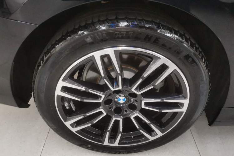 Used BMW 5 Series 2024 530Li Leading Model M Sport Package Right Rear Wheel Hub
