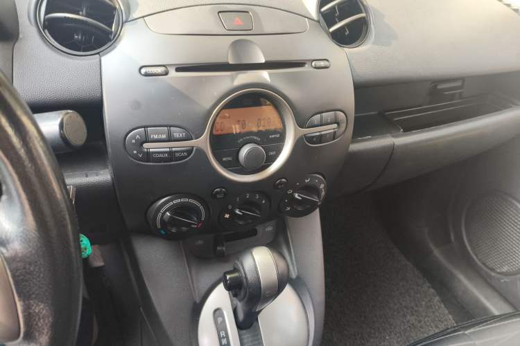 Used Mazda 2 2011 XuanDong 1.5L Automatic Fashion Edition
