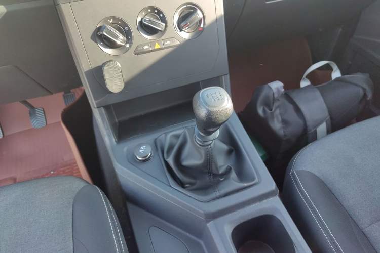 Used Wuling Hongguang PLUS 2020 1.5L Manual Comfort 7-Seater