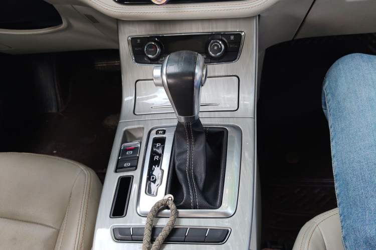 Used Hanteng X5 2018 1.5T CVT Luxury Edition Gear Lever