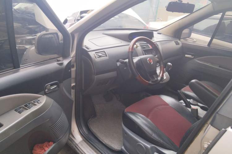 Used FORTHING Joyear 2012 LV 1.5L AMT Luxury Version Driver Seat