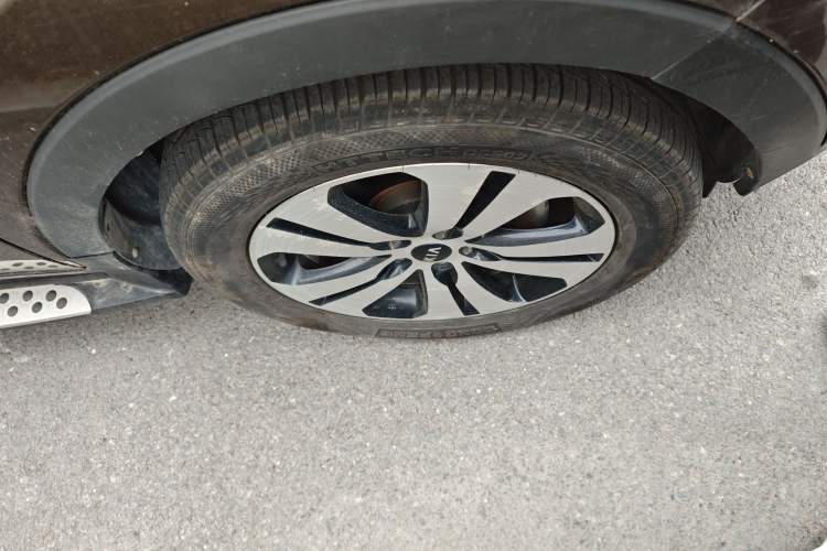 Used Kia Sportage R 2014 2.0L Automatic Two-Wheel Drive DLX Right Front Wheel Hub