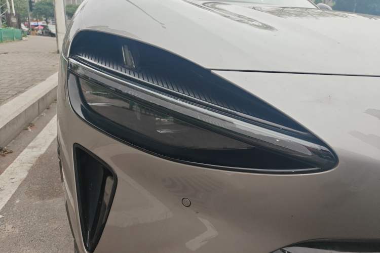 Used Xiaomi Auto YU7 2025 Ultra-Long Range All-Wheel Drive Pro Version Right Front Headlight