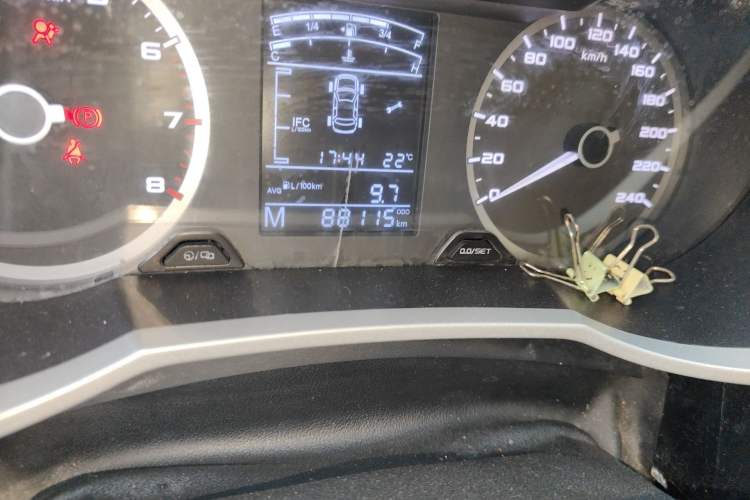 Used Geely Auto Emgrand GL 2017 1.3T Manual Elite Model Odometer Close Up