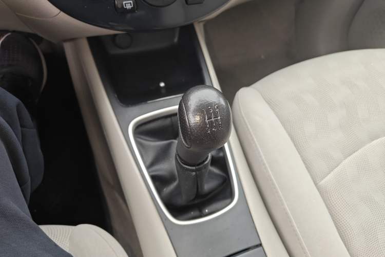 Used Nissan Tiida 2011 1.6L Manual Comfort Edition
