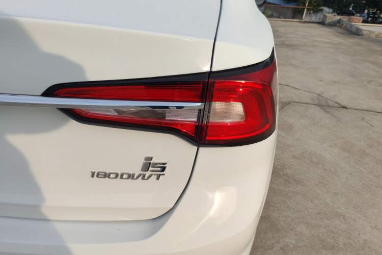 Used Roewe i5 2020 1.5L Automatic 4G Connect Luxury Flagship Edition